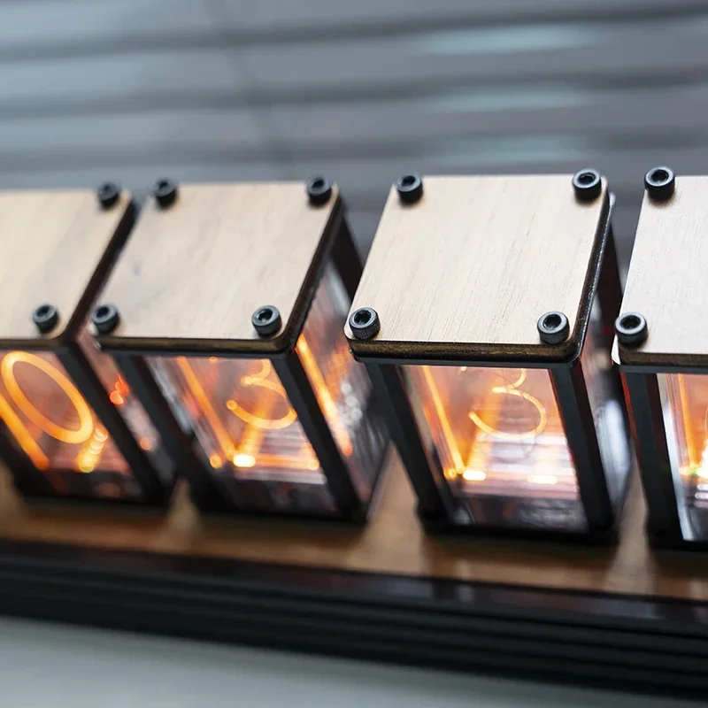 New Luxury Nixie Glow Tube Clo - огляд і ціна Luxury Watch China