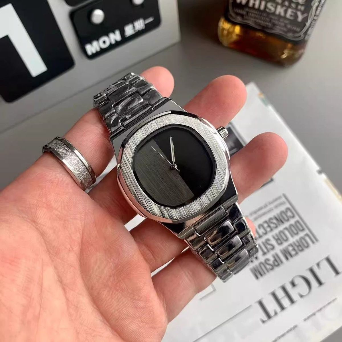 Custom Logo Men's Quartz Watch - огляд і ціна Luxury Watch Logo